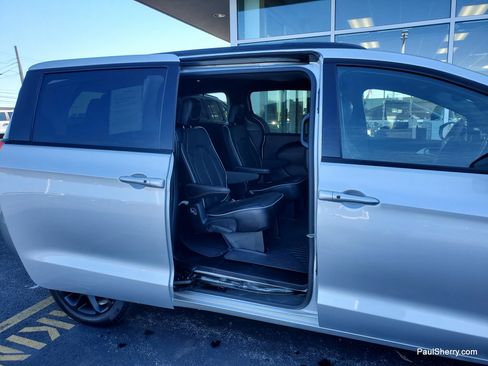 Used 2024 Chrysler Pacifica Limited w/ S Appearance Package AWD/4WD image 49
