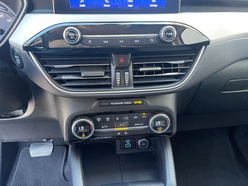 Used 2021 Ford Escape SE w/ SE Sport Appearance Package FWD image 29