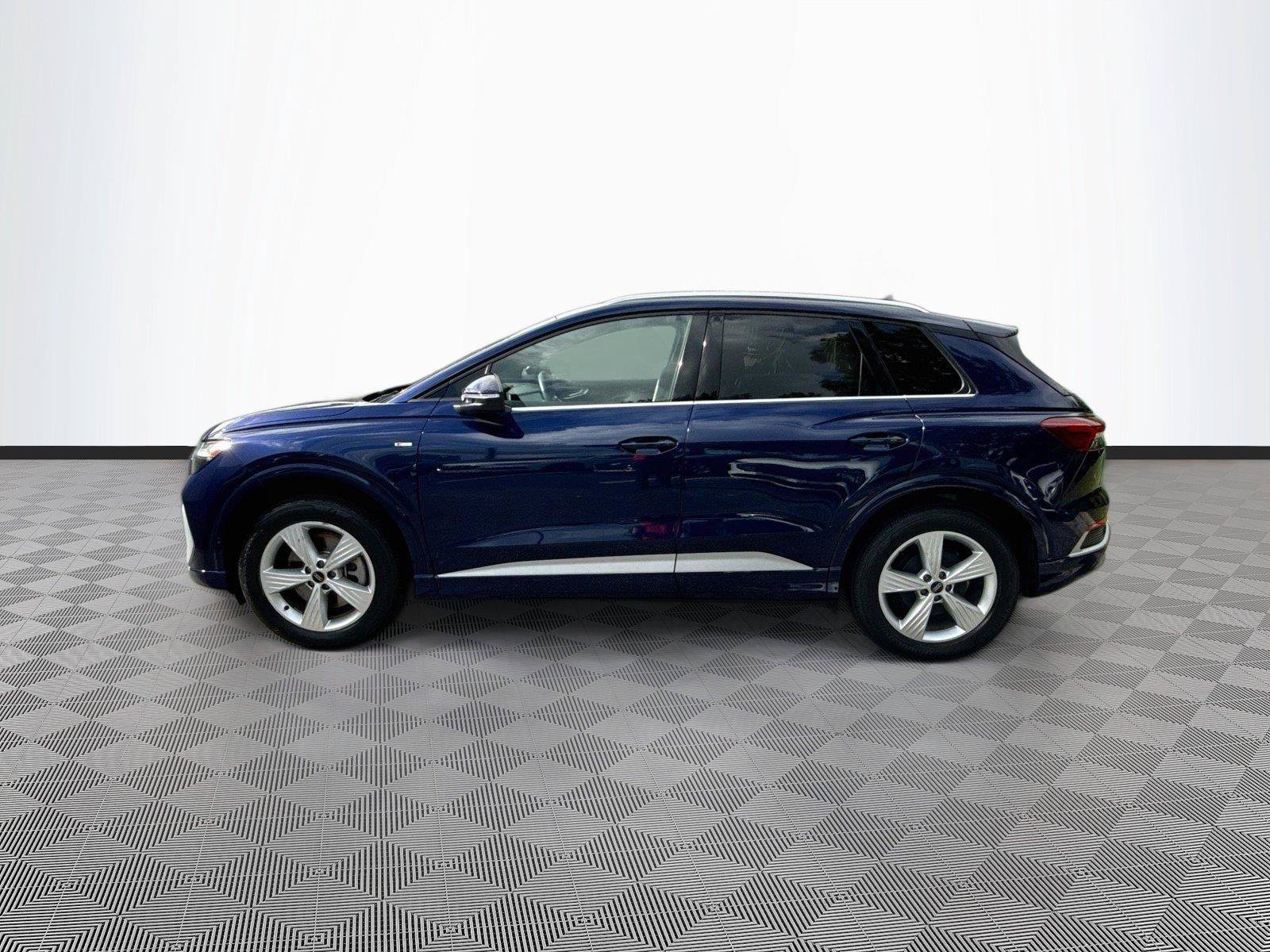 Used 2024 Audi Q4 e-tron Premium Plus w/ Premium Plus AWD/4WD image 4