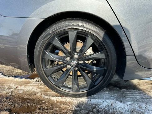 Used 2022 Nissan Maxima SR w/ Sport Mat Group image 4