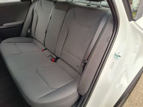 Used 2025 Kia K4 LXS image 32