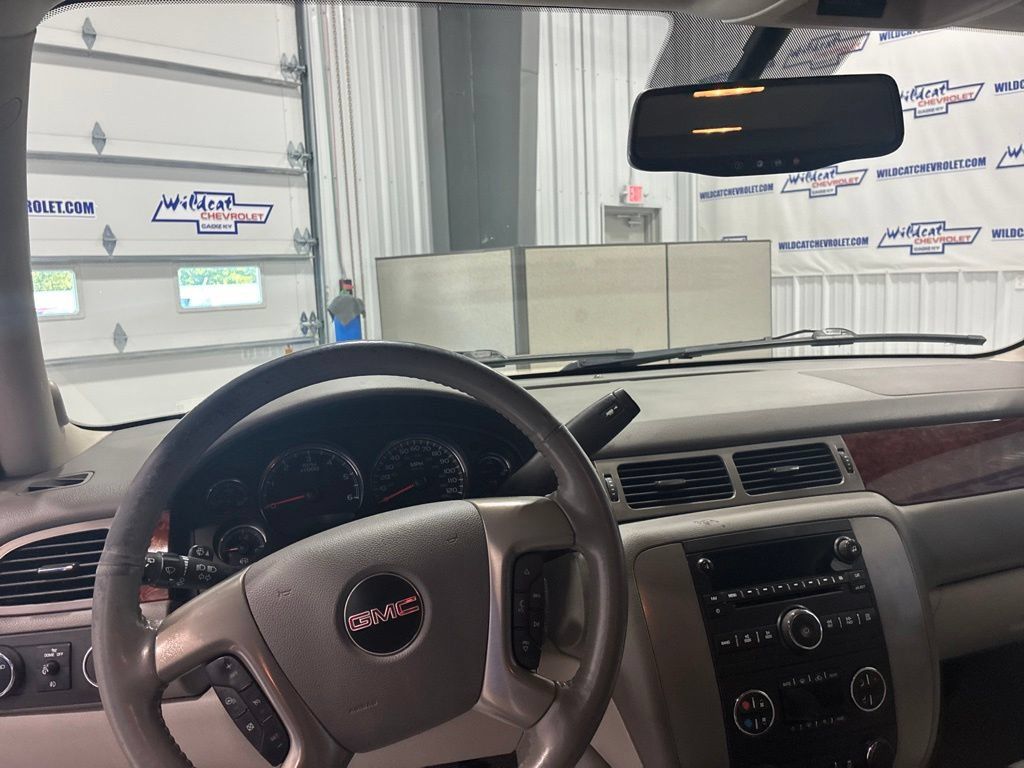Used 2014 GMC Yukon SLT w/ SLT Chrome Package AWD/4WD image 2