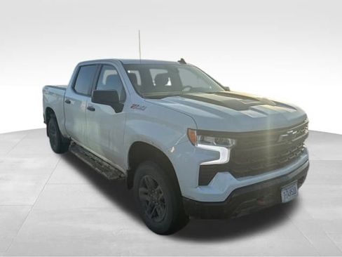 Used 2022 Chevrolet Silverado 1500 LT Trail Boss image 3