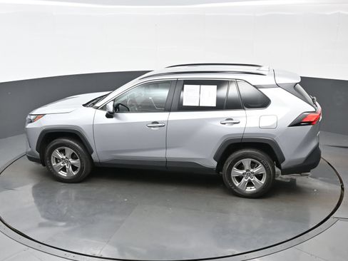 Used 2025 Toyota RAV4 XLE AWD/4WD image 37