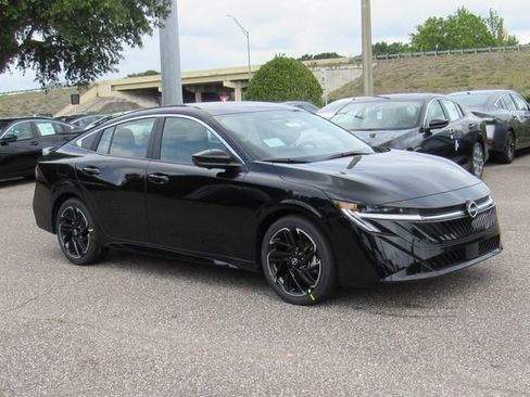 New 2026 Nissan Sentra SR w/ SR Premium Package FWD image 1