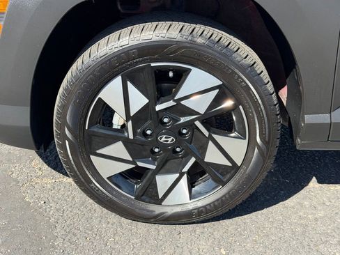 Used 2025 Hyundai Kona SEL AWD/4WD image 9