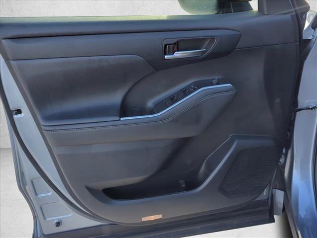 Used 2023 Toyota Highlander XLE FWD image 8