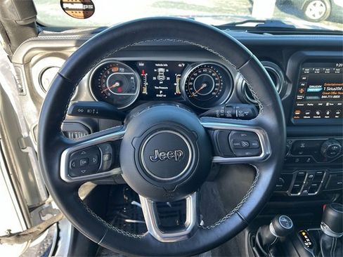 Used 2022 Jeep Wrangler Unlimited Sahara image 11