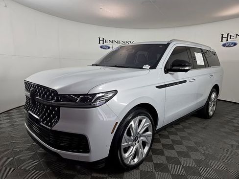 Certified 2025 Lincoln Navigator Black Label AWD/4WD image 2