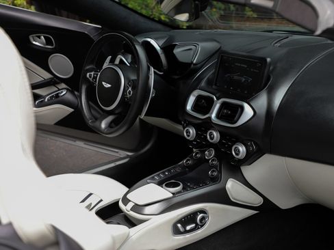 Used 2023 Aston Martin V8 Vantage Roadster RWD image 40