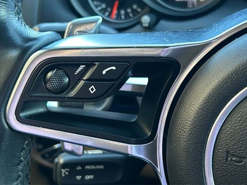Used 2016 Porsche Cayenne image 30