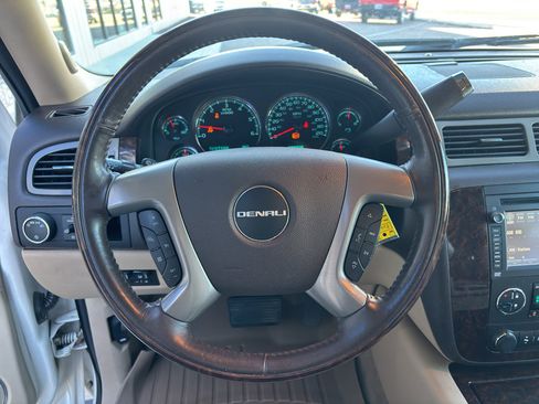 Used 2013 GMC Yukon XL Denali image 15