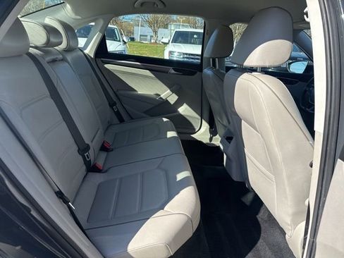 Used 2017 Volkswagen Passat 1.8T R-Line w/ R-Line Lighting Package image 16
