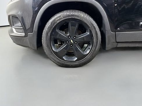 Used 2019 Chevrolet Trax Premier w/ Midnight Edition AWD/4WD image 35