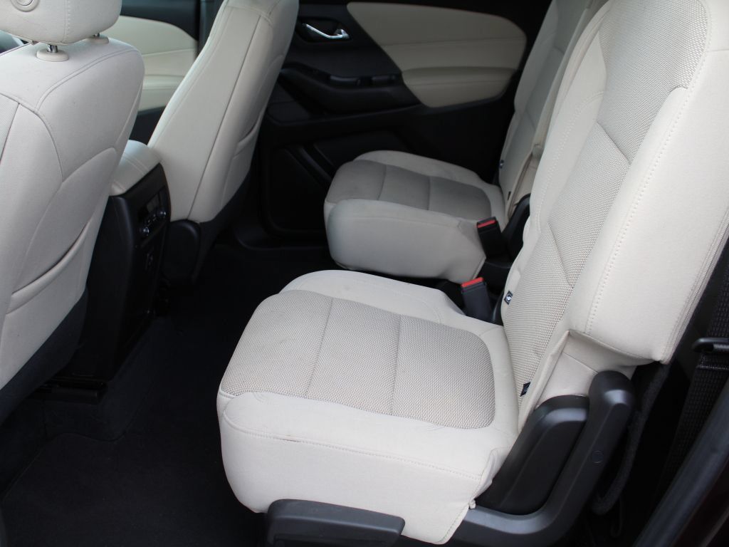 Used 2022 Chevrolet Traverse LT FWD image 11