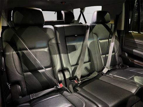 Used 2019 Chevrolet Suburban LT image 19