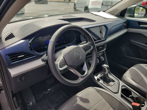 Used 2023 Volkswagen Taos SE w/ Panoramic Sunroof Package FWD image 18