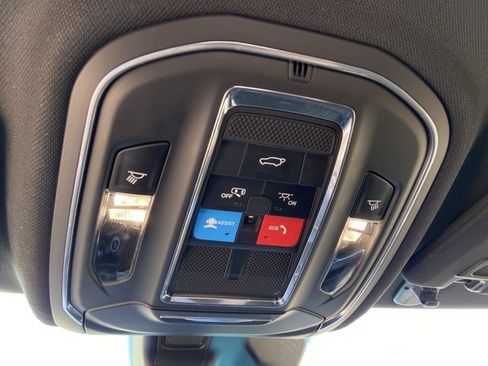 Used 2025 Jeep Grand Cherokee Altitude AWD/4WD image 45