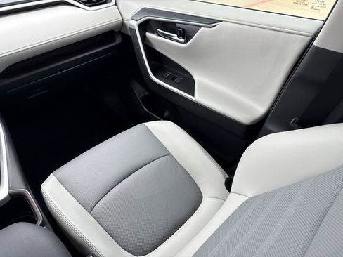 Used 2025 Toyota RAV4 Limited image 16