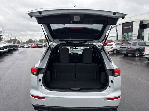 Used 2023 Mitsubishi Outlander ES image 27