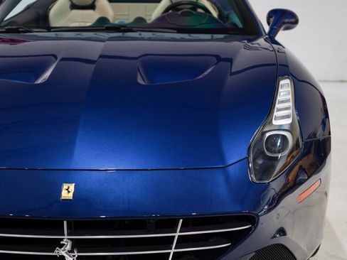 Used 2016 Ferrari California T RWD image 28