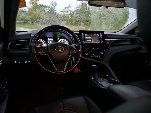 Used 2021 Toyota Camry SE image 12