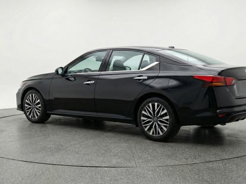 Used 2025 Nissan Altima 2.5 SV image 6