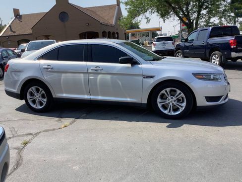 Used 2016 Ford Taurus SE FWD image 9