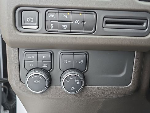 Used 2023 Chevrolet Tahoe LT w/ Luxury Package image 27