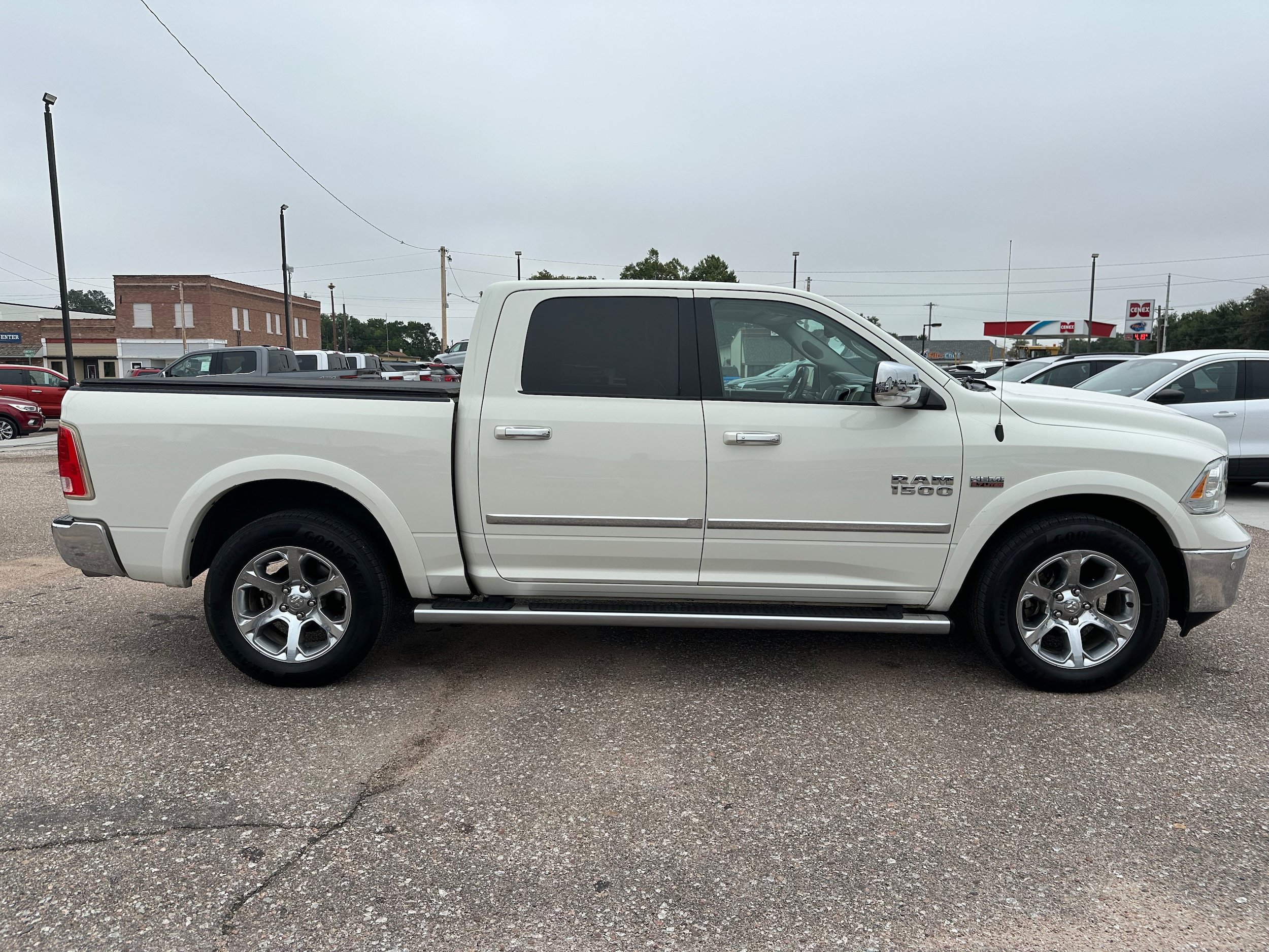 Used 2016 RAM 1500 Laramie w/ Convenience Group AWD/4WD image 7