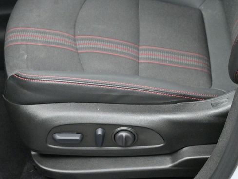 Used 2023 Chevrolet Equinox RS FWD image 14