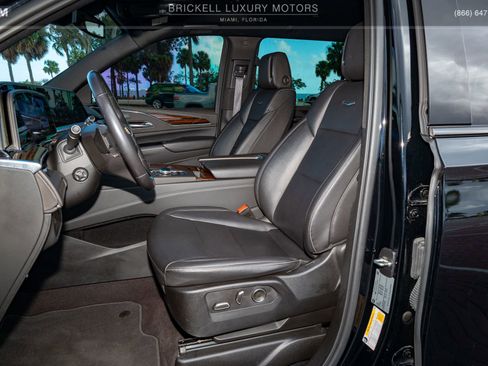Used 2023 Cadillac Escalade ESV Luxury image 6
