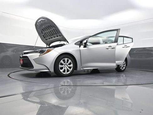 Used 2024 Toyota Corolla LE FWD image 40