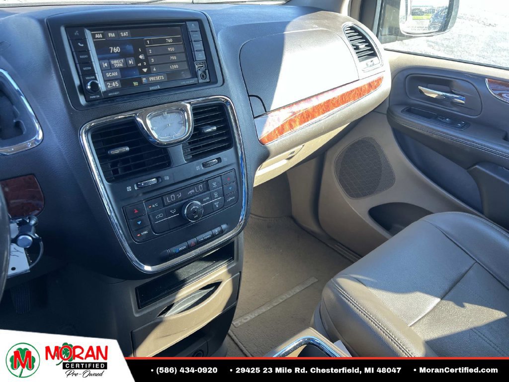 Used 2015 Chrysler Town & Country Touring FWD image 26