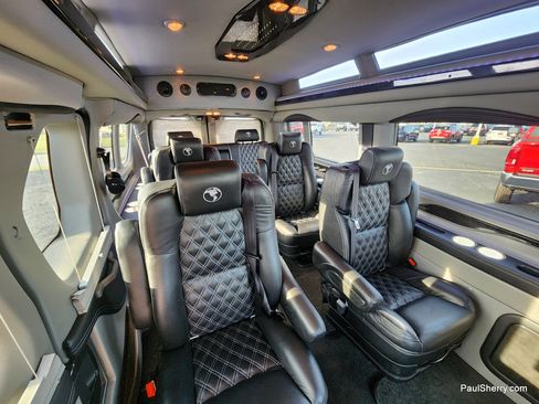 Used 2023 Ford Transit 150 Low Roof AWD image 5