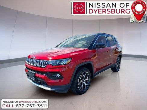 Used 2025 Jeep Compass Limited AWD/4WD image 7
