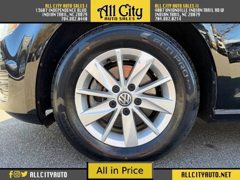 Used 2015 Volkswagen Golf S image 30