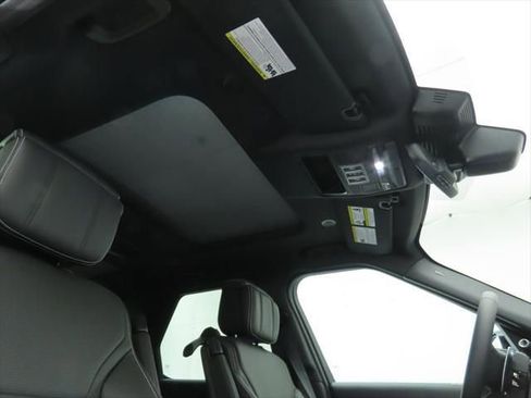 New 2026 Land Rover Discovery Limited Edition image 18