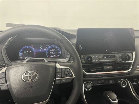 New 2026 Toyota Grand Highlander AWD image 17