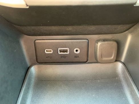 Used 2024 GMC Terrain SLE image 27