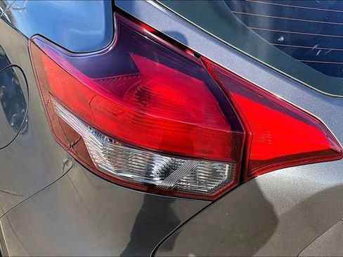 Used 2019 Nissan Kicks S image 20