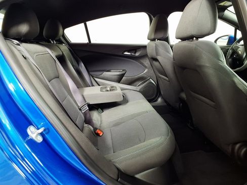 Used 2017 Chevrolet Cruze LT w/ Convenience Package FWD image 11