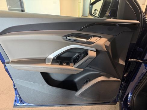 Used 2025 Audi Q5 Premium w/ Convenience Package image 6