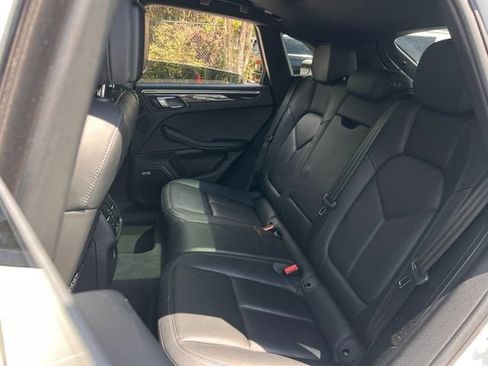 Used 2018 Porsche Macan AWD/4WD image 18