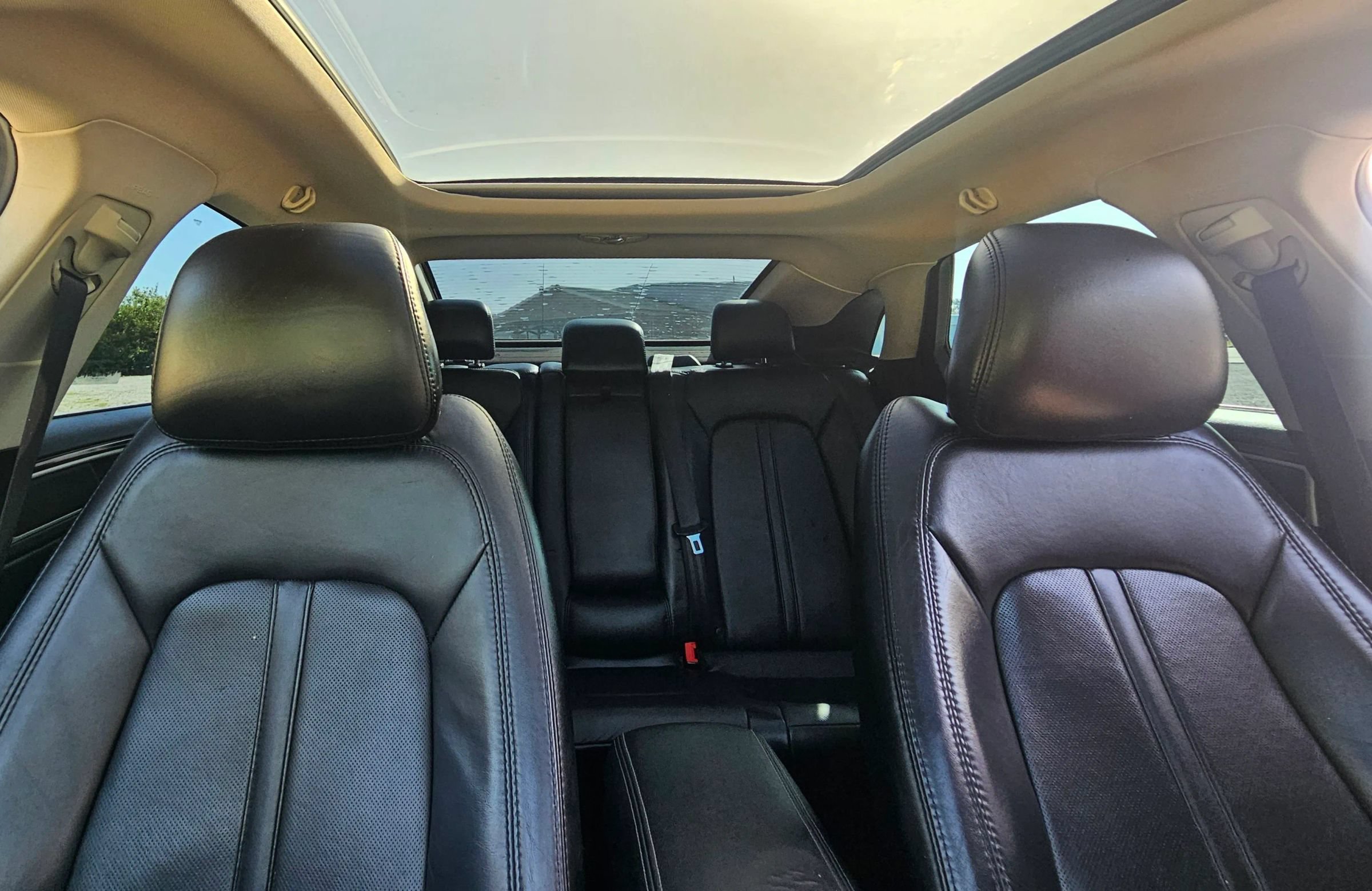 Used 2016 Lincoln MKZ w/ Equipment Group 300A Reserve FWD image 19