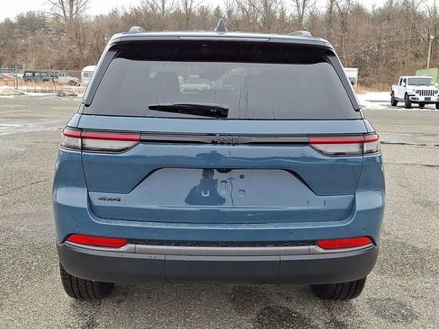 New 2026 Jeep Grand Cherokee Limited w/ Limited Altitude Package AWD/4WD image 7