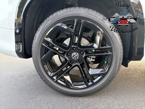 New 2026 Volkswagen Tiguan SE R-Line image 9