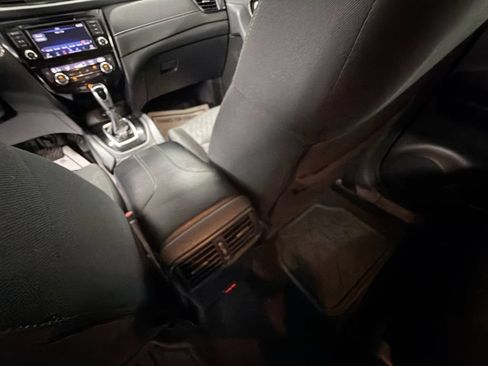 Used 2020 Nissan Rogue SV FWD image 20