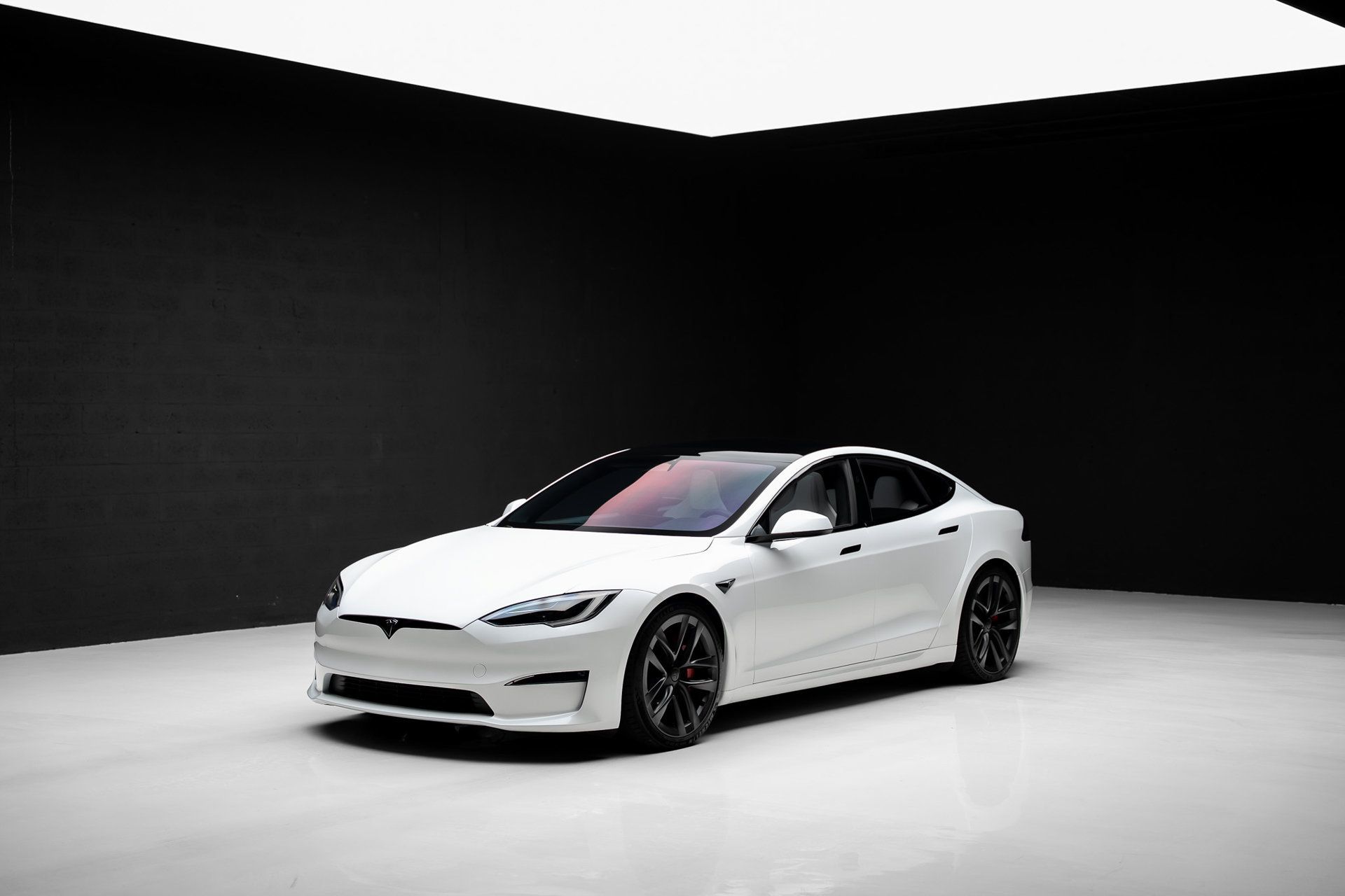 Used 2025 Tesla Model S Plaid AWD/4WD image 4