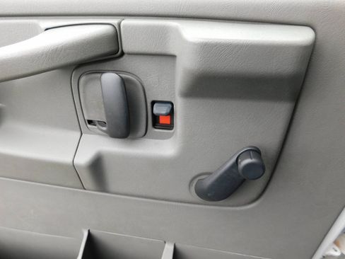 Used 2005 Chevrolet Express 3500 RWD image 15